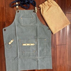 Celtic Farm Gardening Apron - Waxed Canvas with Pockets. NWOT